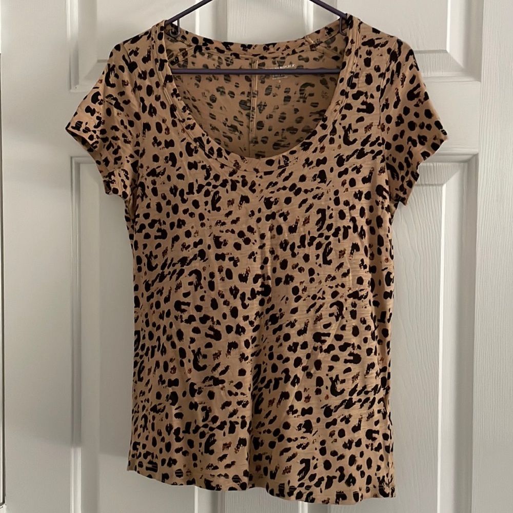 Women’s Banana Republic Leopard tee Size small